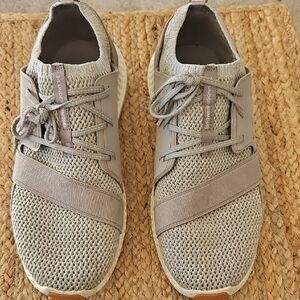 Under Armour Men's Light Gray Sneakers